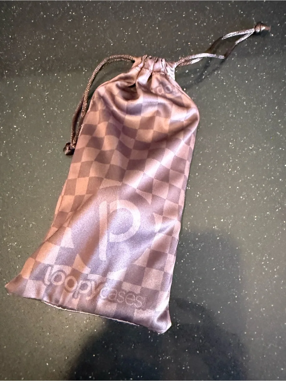 Loopy Cases Brown Checkered iPhone 16 pro with Grip